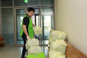 사랑의 떡국나누기 및 지역아동센터 후원금 전달 사진