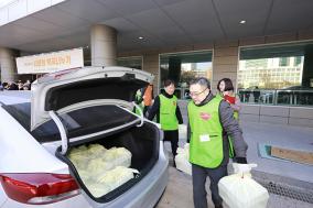 사랑의 떡국나누기 및 지역아동센터 후원금 전달 사진