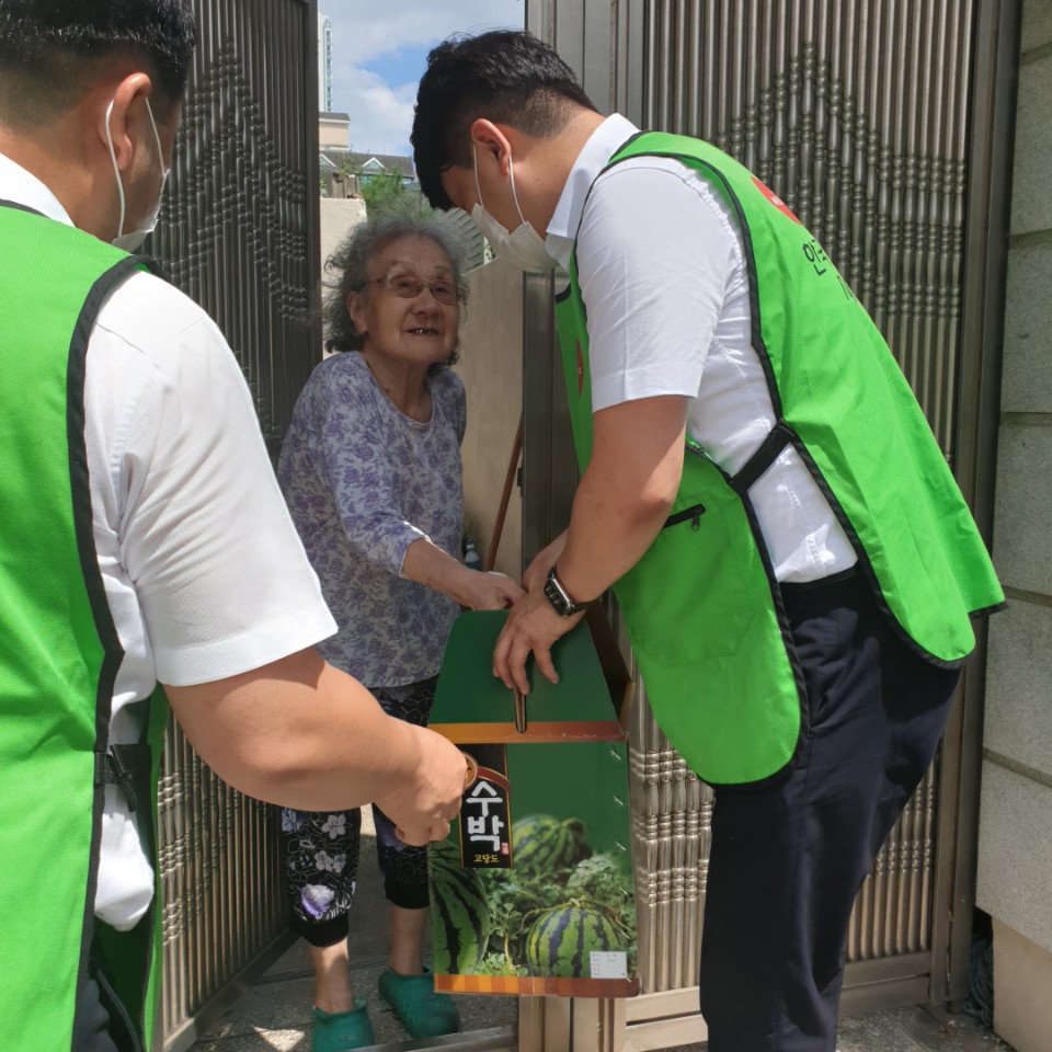 8. 18. 시원한 여름나기 수박배달 봉사활동 사진