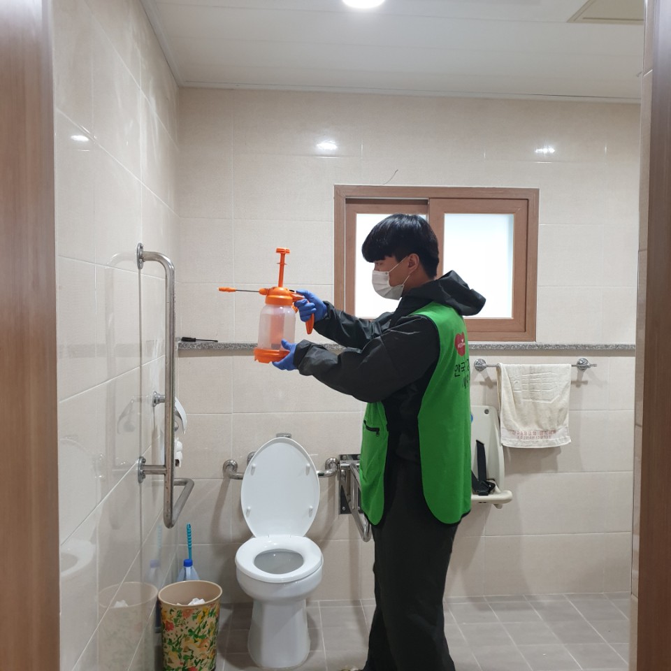 9. 10. 신천 1·2·3동 경로당 분무방역 실시 사진