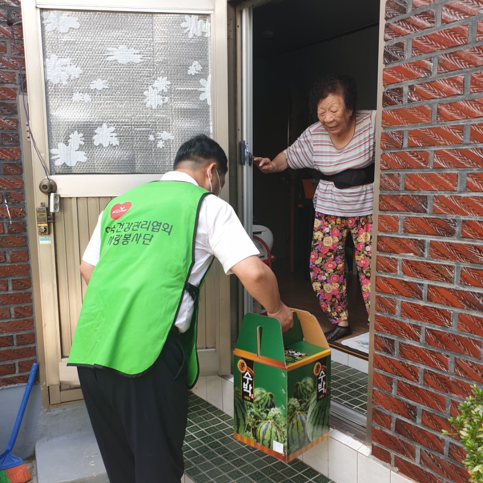 8. 18. 시원한 여름나기 수박배달 봉사활동 사진